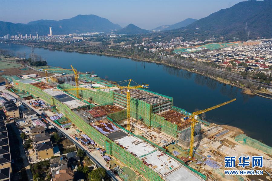 （新華全媒頭條&middot;圖文互動(dòng)）（16）磨難壓不垮 奮起正當(dāng)時(shí)&mdash;&mdash;習(xí)近平總書(shū)記在統(tǒng)籌推進(jìn)新冠肺炎疫情防控和經(jīng)濟(jì)社會(huì)發(fā)展工作部署會(huì)議上的重要講話振奮人心凝聚力量