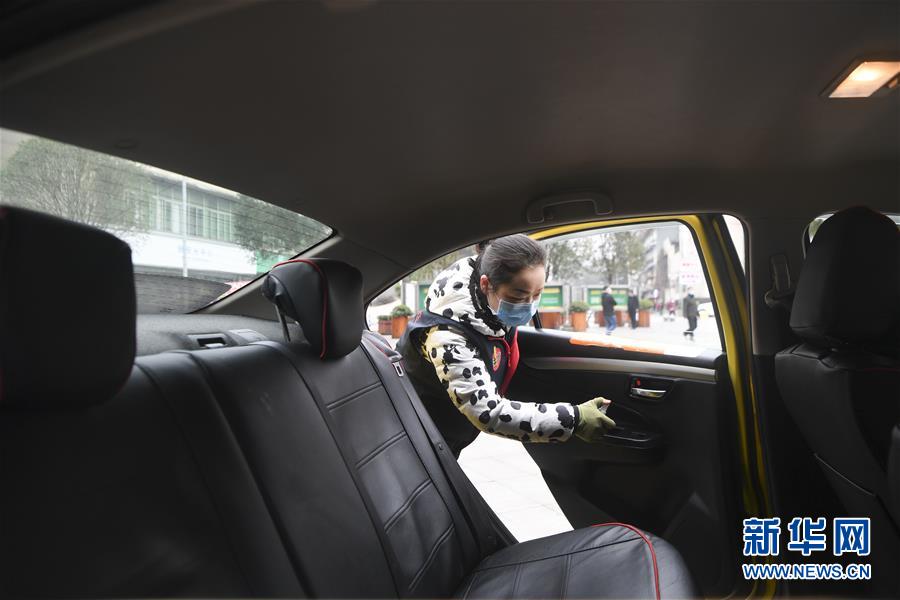 （聚焦疫情防控&middot;圖文互動(dòng)）（3）&ldquo;讓醫(yī)務(wù)人員無(wú)后顧之憂！&rdquo;&mdash;&mdash;重慶志愿者&ldquo;守護(hù)&rdquo;千余名一線醫(yī)護(hù)人員家屬見(jiàn)聞