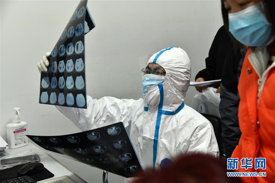 （在習(xí)近平新時代中國特色社會主義思想指引下&mdash;&mdash;新時代新作為新篇章&middot;習(xí)近平總書記關(guān)切事&middot;圖文互動）（3）高擎利劍驅(qū)疫魔&mdash;&mdash;科研攻關(guān)助力湖北戰(zhàn)&ldquo;疫&rdquo;記