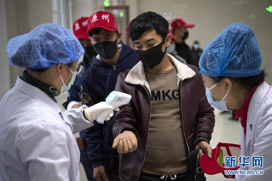 （在習(xí)近平新時代中國特色社會主義思想指引下&mdash;&mdash;新時代新作為新篇章&middot;習(xí)近平總書記關(guān)切事&middot;圖文互動）（5）戰(zhàn)&ldquo;疫&rdquo;戰(zhàn)&ldquo;貧&rdquo;都要贏&mdash;&mdash;脫貧攻堅一線打響兩場硬仗