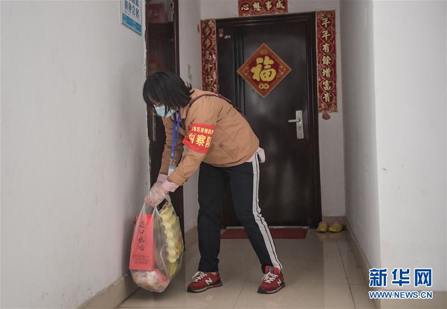 （在習(xí)近平新時(shí)代中國(guó)特色社會(huì)主義思想指引下&mdash;&mdash;新時(shí)代新作為新篇章&middot;習(xí)近平總書(shū)記關(guān)切事）（2）&ldquo;平凡英雄&rdquo;的力量&mdash;&mdash;致敬堅(jiān)守戰(zhàn)&ldquo;疫&rdquo;一線(xiàn)的社區(qū)工作者 