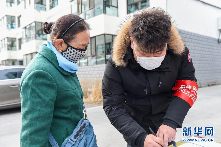 （在習(xí)近平新時(shí)代中國(guó)特色社會(huì)主義思想指引下&mdash;&mdash;新時(shí)代新作為新篇章&middot;習(xí)近平總書(shū)記關(guān)切事）（5）&ldquo;平凡英雄&rdquo;的力量&mdash;&mdash;致敬堅(jiān)守戰(zhàn)&ldquo;疫&rdquo;一線(xiàn)的社區(qū)工作者 