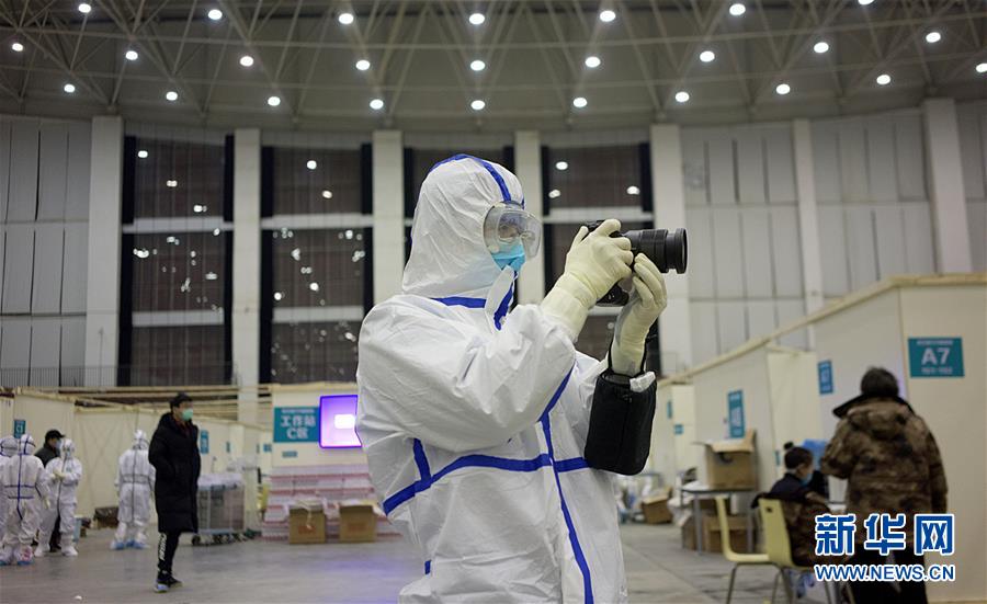 （一線抗疫群英譜&middot;特稿&middot;圖文互動）（4）不畏艱險，深入一線&mdash;&mdash;&ldquo;武漢保衛(wèi)戰(zhàn)&rdquo;一線新聞工作者素描