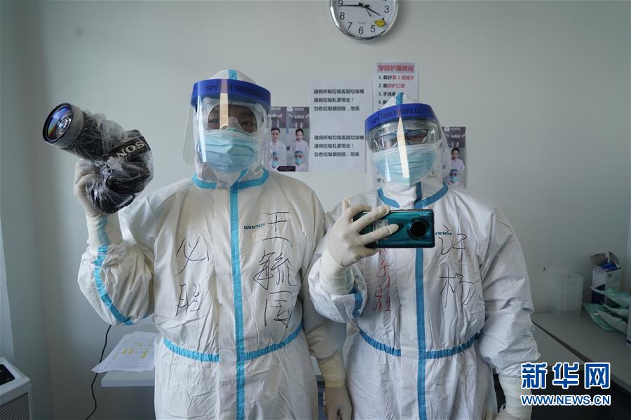 （一線抗疫群英譜&middot;特稿&middot;圖文互動）（1）不畏艱險，深入一線&mdash;&mdash;&ldquo;武漢保衛(wèi)戰(zhàn)&rdquo;一線新聞工作者素描