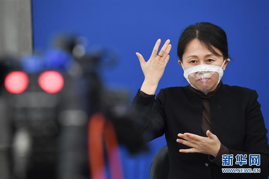 （圖文互動(dòng)）（2）一個(gè)&ldquo;透明口罩&rdquo;的故事&mdash;&mdash;手語(yǔ)播報(bào)員冷新雪的&ldquo;無(wú)聲關(guān)愛&rdquo;