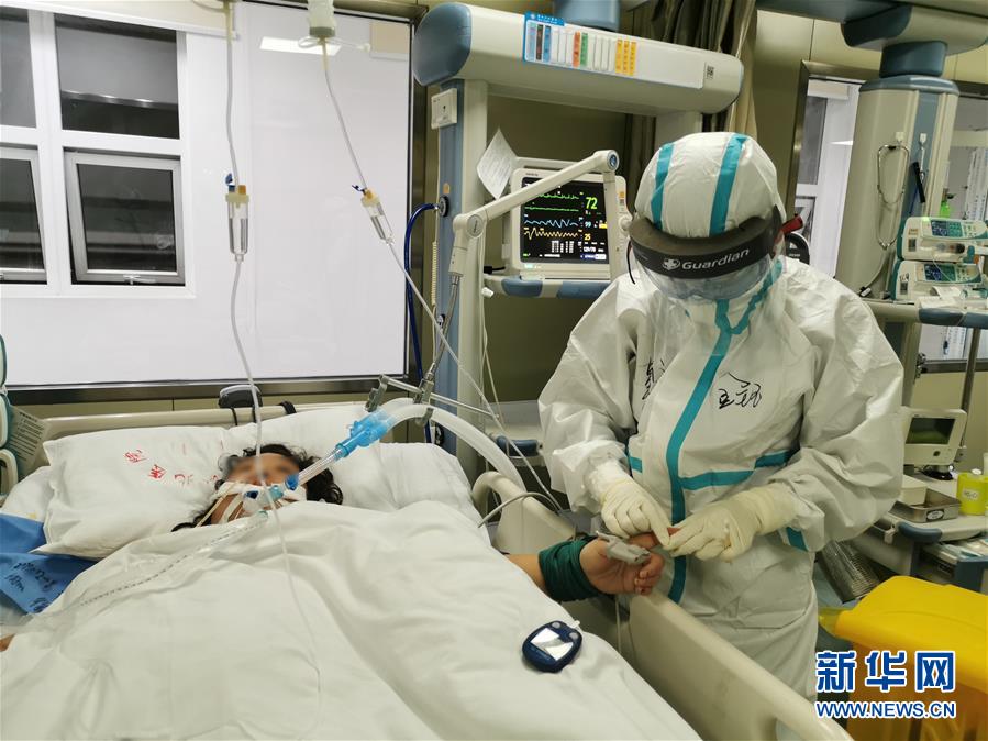 （一線抗疫群英譜&middot;圖文互動(dòng)）（2）生命之光，溫暖&ldquo;無面之交&rdquo;&mdash;&mdash;記抗疫一線重癥監(jiān)護(hù)室90后護(hù)士金鈺 