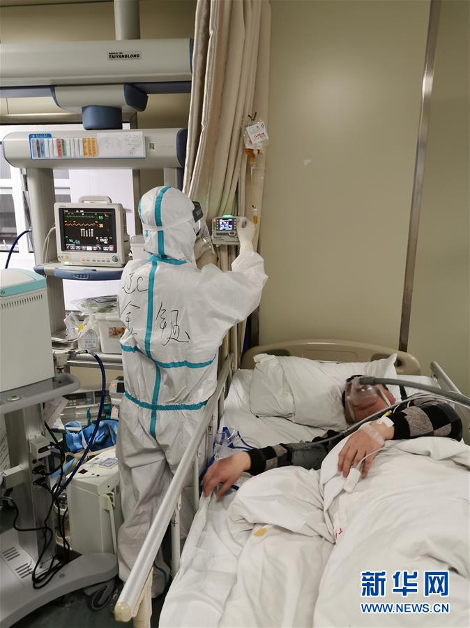 （一線抗疫群英譜&middot;圖文互動(dòng)）（4）生命之光，溫暖&ldquo;無面之交&rdquo;&mdash;&mdash;記抗疫一線重癥監(jiān)護(hù)室90后護(hù)士金鈺 