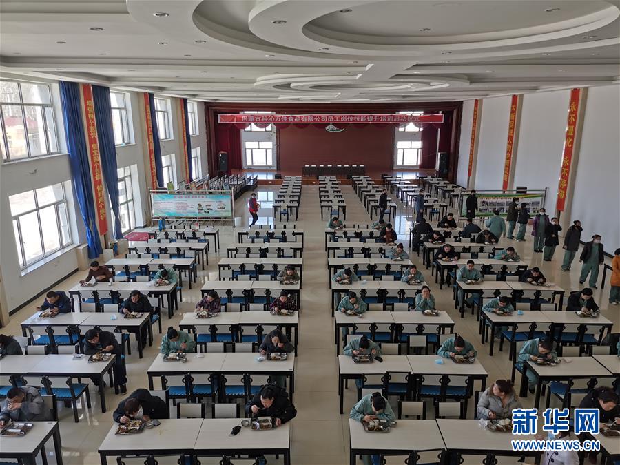 （圖文互動）（3）特寫：限人數(shù)、分餐吃、用公筷&mdash;&mdash;偏遠小城&ldquo;吃飯&rdquo;見聞