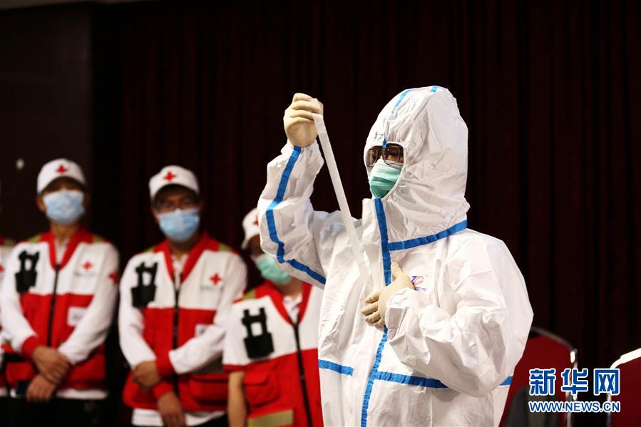 (國際疫情·圖文互動)(6)通訊:經(jīng)驗(yàn)豐富裝備精良 中國專家組在伊拉克助力抗疫