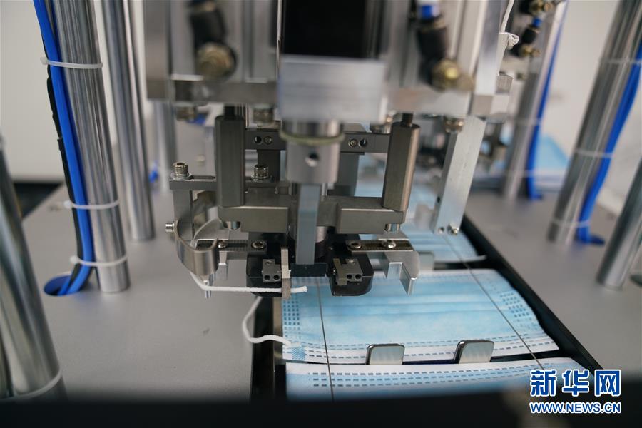 (聚焦疫情防控·圖文互動)(2)口罩機“微創(chuàng)新”里的工匠精神