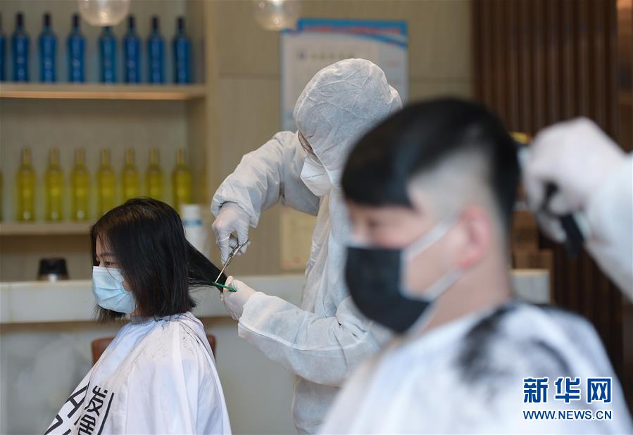 （新華全媒頭條&middot;圖文互動）（8）守護天使 同心戰(zhàn)&ldquo;疫&rdquo;&mdash;&mdash;各地多措并舉關愛一線醫(yī)務人員掃描