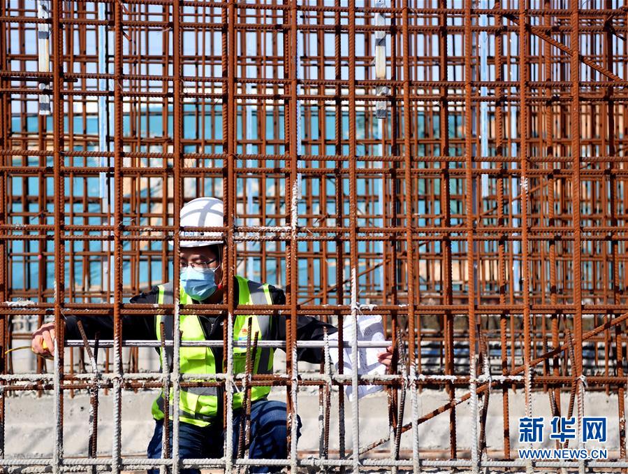 （一線抗疫群英譜&middot;圖文互動）（6）和時間搶生命&mdash;&mdash;記鄭州岐伯山醫(yī)院&ldquo;90后&rdquo;參建者梁少智