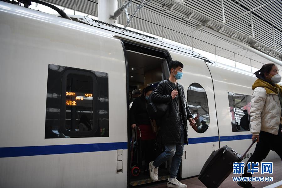 (新華全媒頭條·圖文互動)(10)暢通復工復產“生命線”——全國恢復正常交通運輸秩序