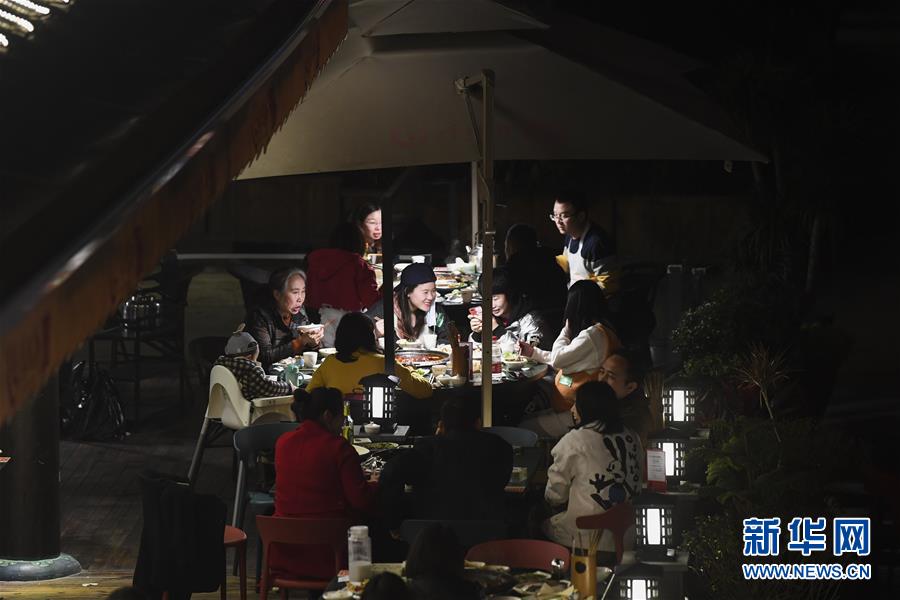 (聚焦復(fù)工復(fù)產(chǎn)·圖文互動(dòng))(5)重慶兩江又飄火鍋香