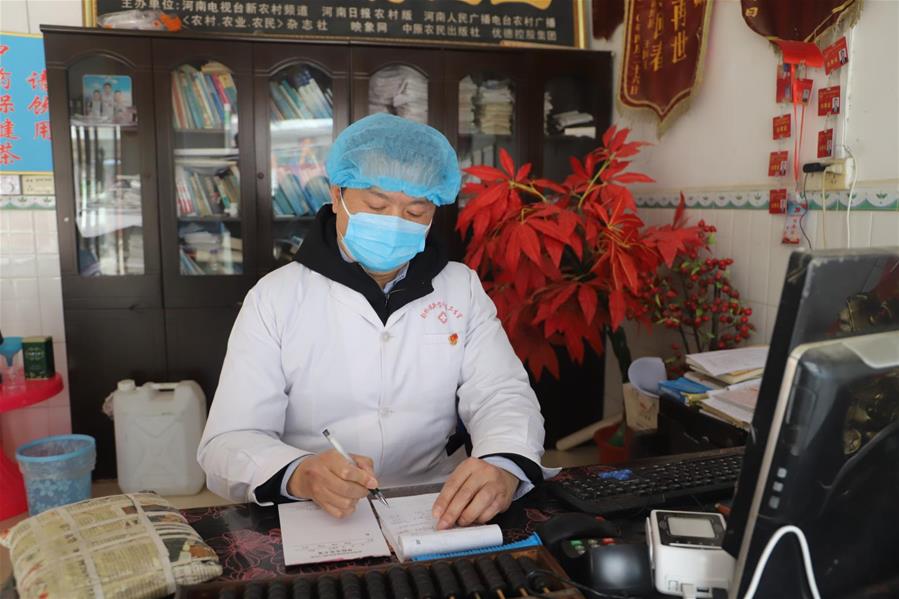 (聚焦疫情防控·圖文互動)(2)一位鄉(xiāng)村醫(yī)生和他的疫情排查“突擊隊(duì)”