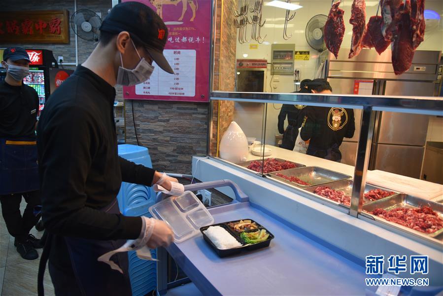 （聚焦復(fù)工復(fù)產(chǎn)&middot;圖文互動(dòng)）（3）觸網(wǎng)接單、開(kāi)發(fā)簡(jiǎn)餐、直播賣(mài)貨&mdash;&mdash;餐企換招自救