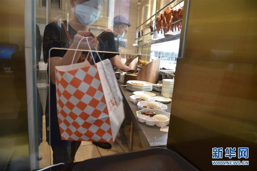 （聚焦復(fù)工復(fù)產(chǎn)&middot;圖文互動(dòng)）（4）觸網(wǎng)接單、開(kāi)發(fā)簡(jiǎn)餐、直播賣(mài)貨&mdash;&mdash;餐企換招自救