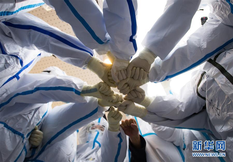 （新華全媒頭條&middot;在習(xí)近平新時(shí)代中國特色社會(huì)主義思想指引下&mdash;&mdash;新時(shí)代新作為新篇章&middot;圖文互動(dòng)）（2）同心戰(zhàn)&ldquo;疫&rdquo;彰顯人民至上&mdash;&mdash;各地各部門貫徹落實(shí)習(xí)近平總書記重要指示精神統(tǒng)籌推進(jìn)疫情防控和經(jīng)濟(jì)社會(huì)發(fā)展 