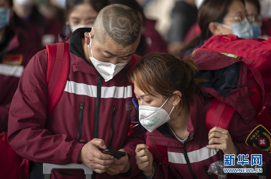 （新華全媒頭條&middot;圖文互動）（9）最美逆行者，武漢永遠記得你！&mdash;&mdash;首批援鄂醫(yī)療隊返程紀實