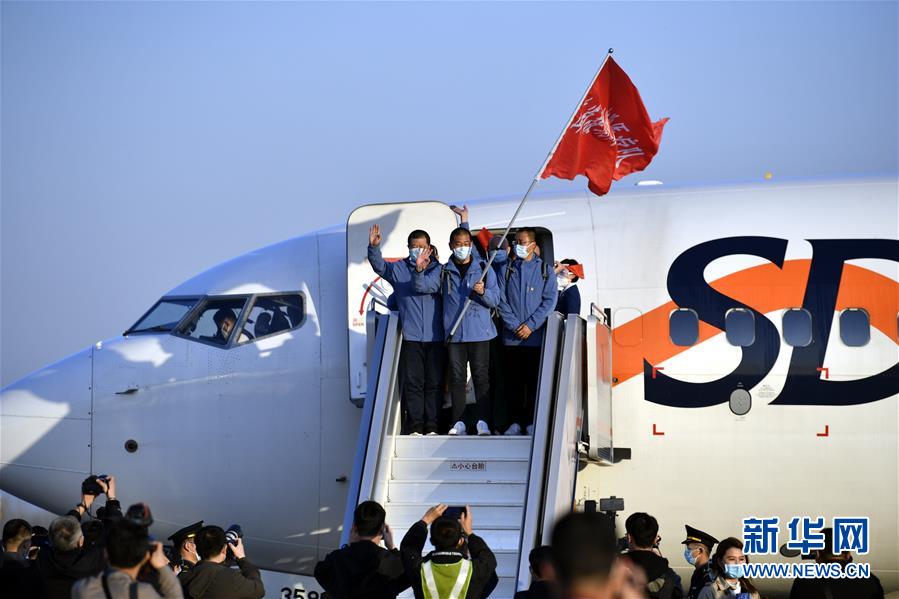 （新華全媒頭條&middot;圖文互動）（16）最美逆行者，武漢永遠記得你！&mdash;&mdash;首批援鄂醫(yī)療隊返程紀實