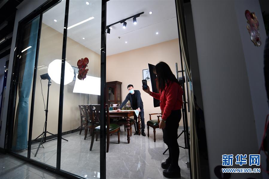 （聚焦復(fù)工復(fù)產(chǎn)&middot;圖文互動）（7）記者手記：戰(zhàn)&ldquo;疫&rdquo;中增長，這些企業(yè)做對了什么？