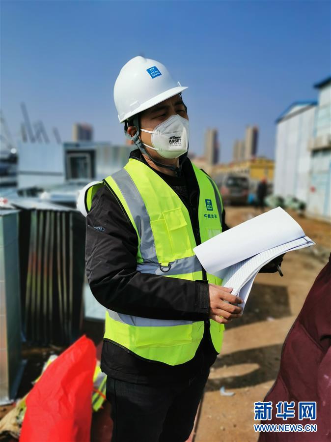 （一線抗疫群英譜&middot;圖文互動）（1）羅文浩：&ldquo;女兒，你的名字里有溫暖，有榮光！&rdquo;