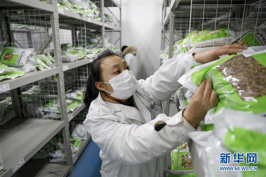 (在習(xí)近平新時代中國特色社會主義思想指引下——新時代新作為新篇章·習(xí)近平總書記關(guān)切事·圖文互動)(4)穩(wěn)住千家萬戶的“飯碗”——各地積極穩(wěn)就業(yè)化解疫情影響