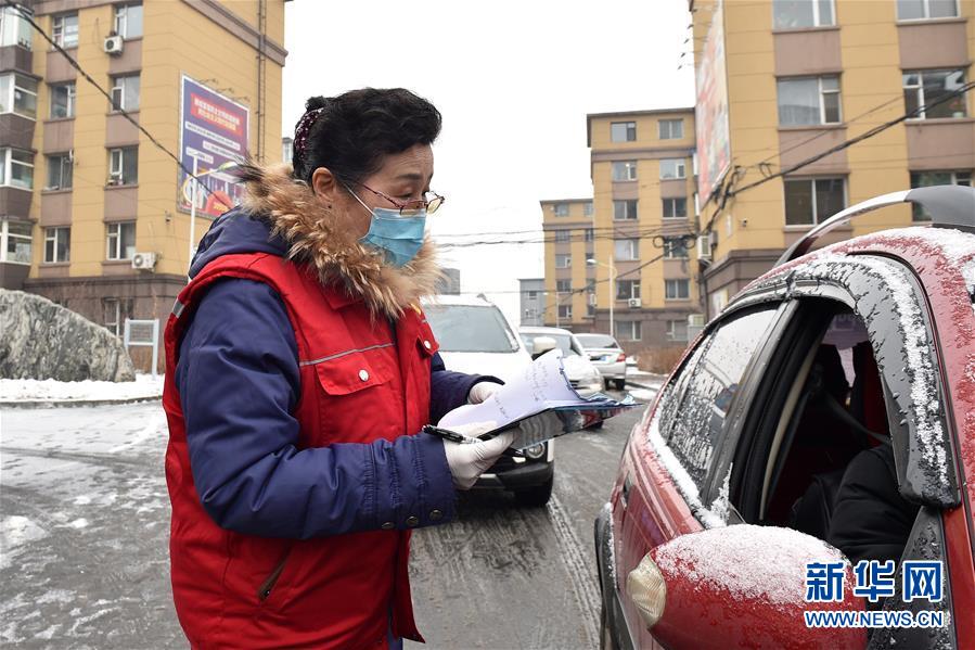 （習(xí)近平致敬的戰(zhàn)&ldquo;疫&rdquo;英雄&middot;社區(qū)工作者篇&middot;圖文互動）（1）他們，堅守一線戰(zhàn)風(fēng)雨