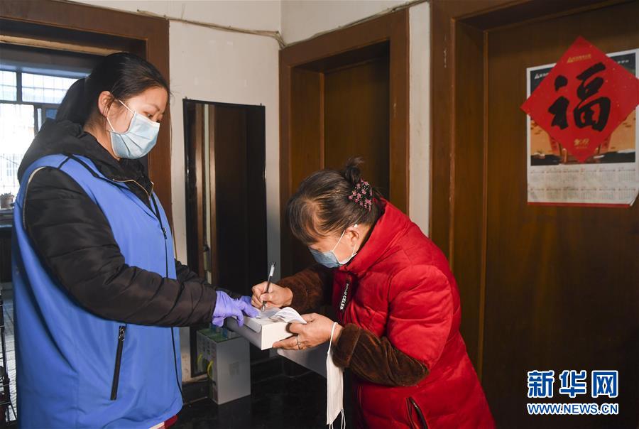 （習(xí)近平致敬的戰(zhàn)&ldquo;疫&rdquo;英雄&middot;社區(qū)工作者篇&middot;圖文互動）（2）他們，堅守一線戰(zhàn)風(fēng)雨