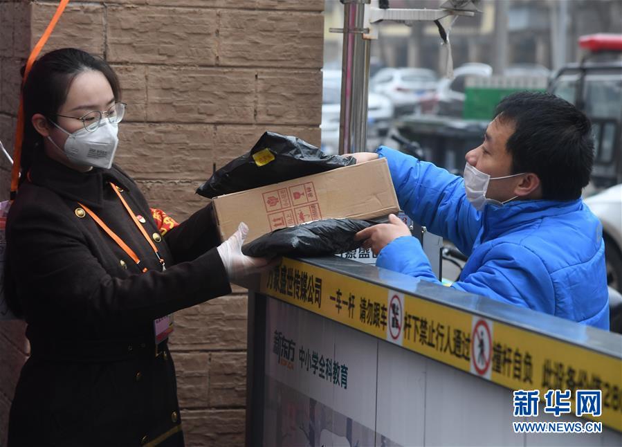 （習(xí)近平致敬的戰(zhàn)&ldquo;疫&rdquo;英雄&middot;社區(qū)工作者篇&middot;圖文互動）（3）他們，堅守一線戰(zhàn)風(fēng)雨