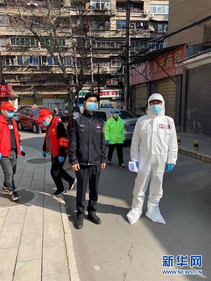 （習(xí)近平致敬的戰(zhàn)&ldquo;疫&rdquo;英雄&middot;公安干警篇&middot;圖文互動(dòng)）（6）他們，抗疫一線鑄警魂