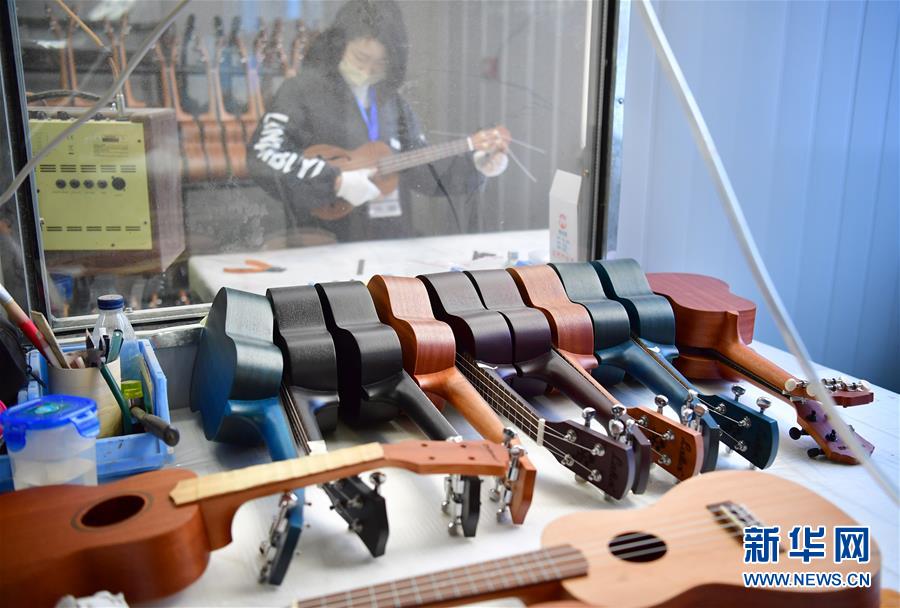 (新華全媒頭條·圖文互動)(9)奔向新的幸福——陜西貧困縣全部摘帽的N個截面