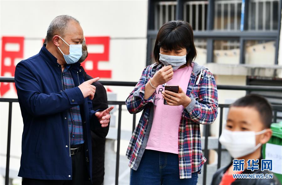 (新華全媒頭條·圖文互動)(1)來自大山深處的“移民管家”——記貴州正安縣瑞濠街道辦事處主任吳太璽