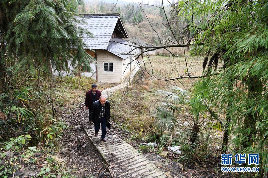 (新華全媒頭條·圖文互動)(7)來自大山深處的“移民管家”——記貴州正安縣瑞濠街道辦事處主任吳太璽