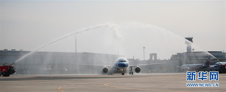 （在習(xí)近平新時代中國特色社會主義思想指引下&mdash;&mdash;新時代新作為新篇章&middot;習(xí)近平總書記關(guān)切事&middot;圖文互動）（1）給你最溫暖的擁抱&mdash;&mdash;保護(hù)關(guān)心愛護(hù)抗疫一線醫(yī)務(wù)人員在行動