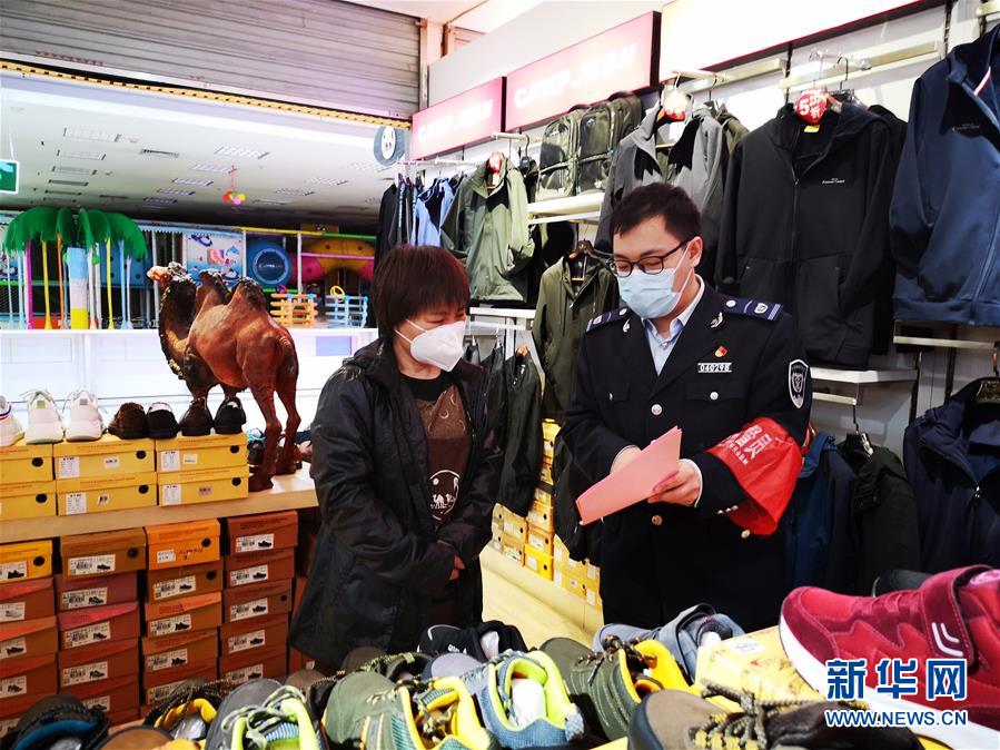 （習近平致敬的戰(zhàn)&ldquo;疫&rdquo;英雄&middot;下沉干部篇&middot;圖文互動）（4）他們，挺身而出守防線