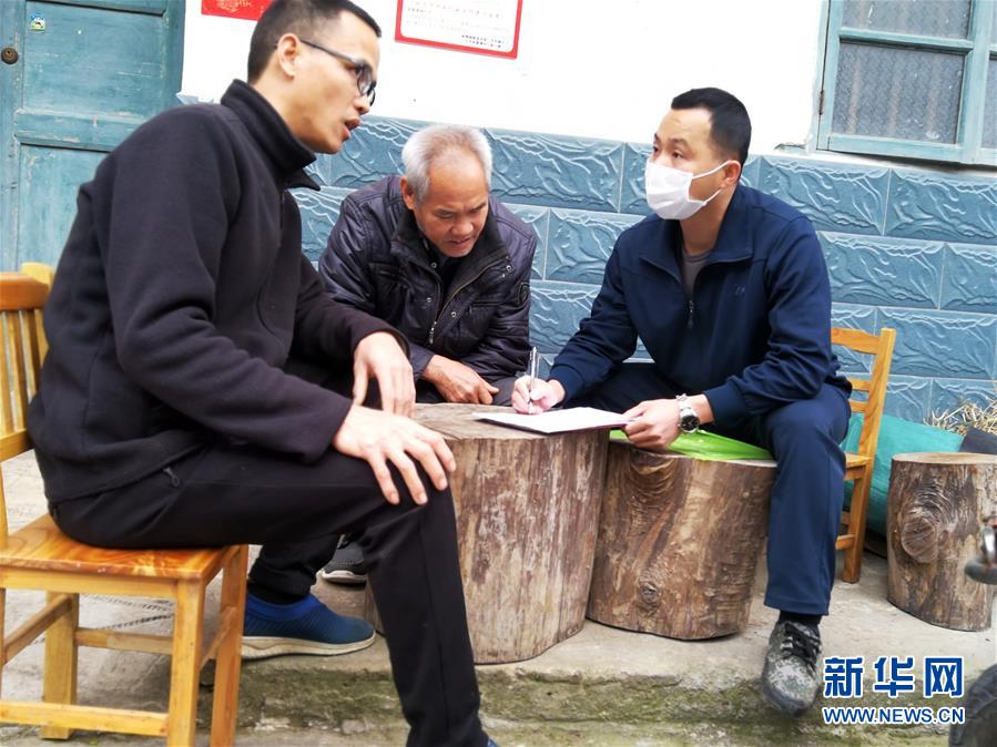 （習近平致敬的戰(zhàn)&ldquo;疫&rdquo;英雄&middot;下沉干部篇&middot;圖文互動）（6）他們，挺身而出守防線