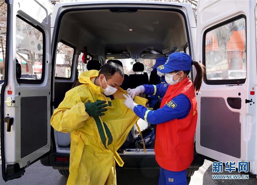 （習(xí)近平致敬的戰(zhàn)&ldquo;疫&rdquo;英雄&middot;志愿者篇&middot;圖文互動）（3）他們，微光成炬照征程