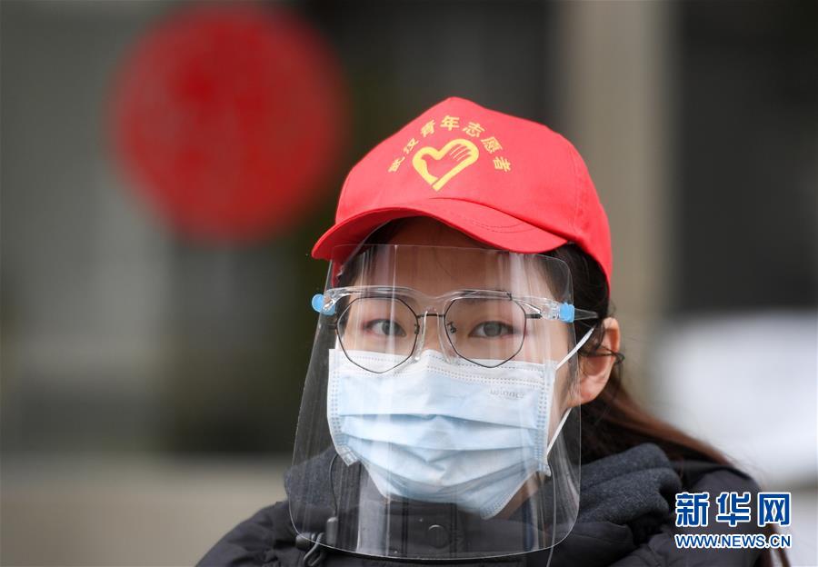 （習(xí)近平致敬的戰(zhàn)&ldquo;疫&rdquo;英雄&middot;志愿者篇&middot;圖文互動）（4）他們，微光成炬照征程