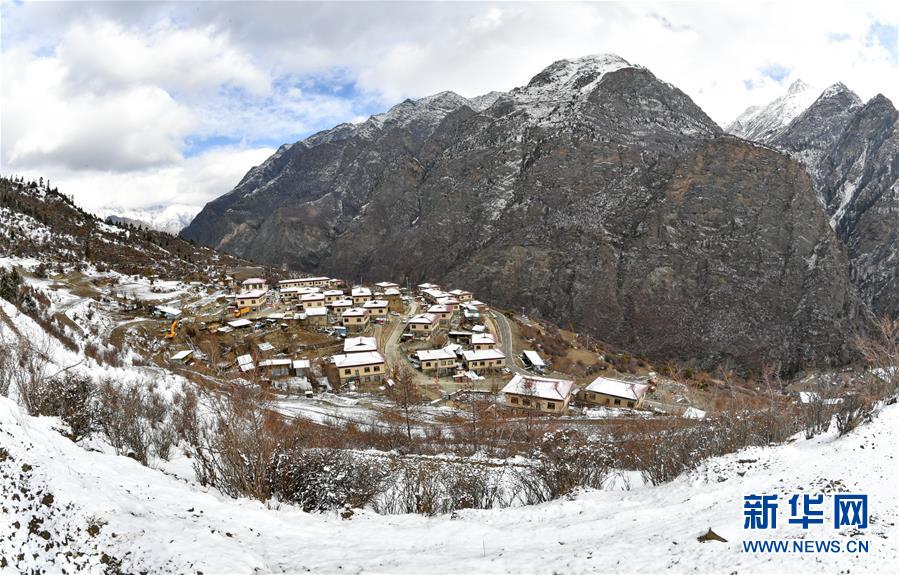 （新華全媒頭條&middot;圖文互動）（1）一面國旗與三代人的守望&mdash;&mdash;記西藏林芝市西日卡村的&ldquo;紅色&rdquo;傳承