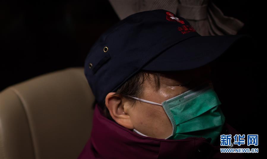 （新華全媒頭條&middot;習(xí)近平致敬的戰(zhàn)&ldquo;疫&rdquo;英雄&middot;武漢人民篇&middot;圖文互動）（11）壯哉，大武漢&mdash;&mdash;獻給英雄的武漢人民