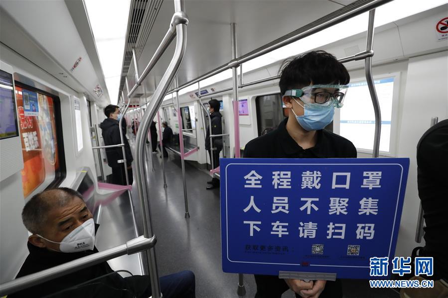 （新華全媒頭條&middot;習(xí)近平致敬的戰(zhàn)&ldquo;疫&rdquo;英雄&middot;武漢人民篇&middot;圖文互動）（13）壯哉，大武漢&mdash;&mdash;獻給英雄的武漢人民