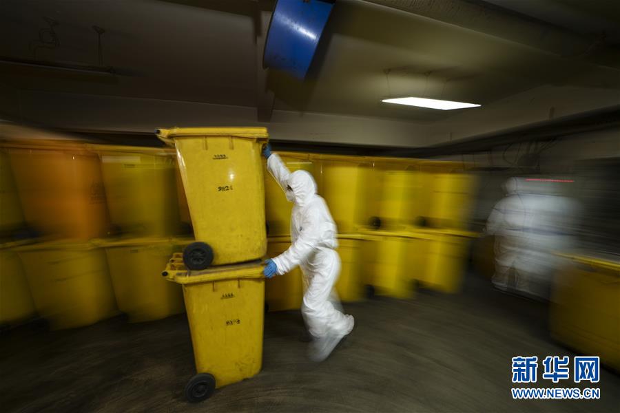 (聚焦疫情防控·圖文互動(dòng))(4)“隱蔽”防線上的阻擊戰(zhàn)——武漢醫(yī)療廢物處理從“全線告急”到“日產(chǎn)日清”