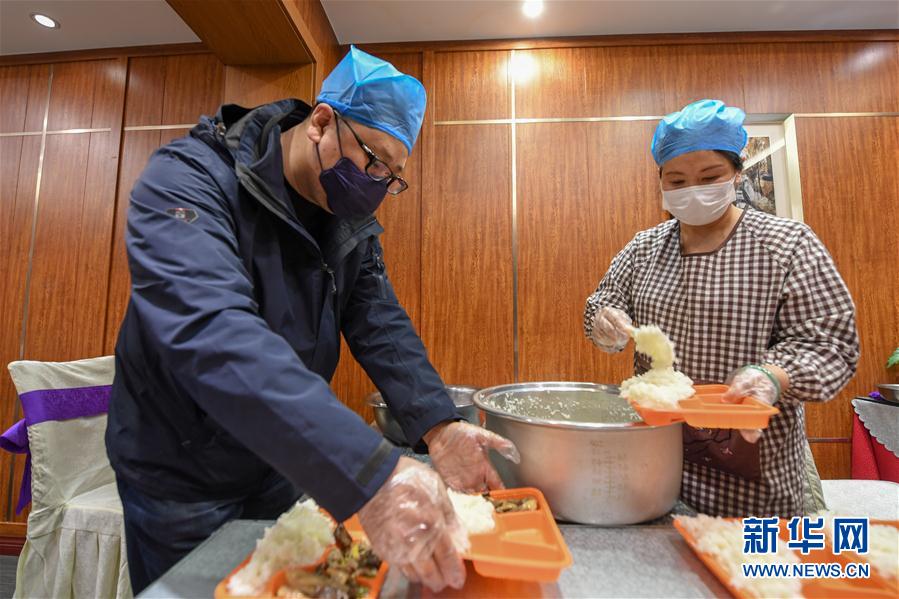 （一線抗疫群英譜&middot;圖文互動(dòng)）（4）服務(wù)白衣天使的&ldquo;管家&rdquo;艾厚宇