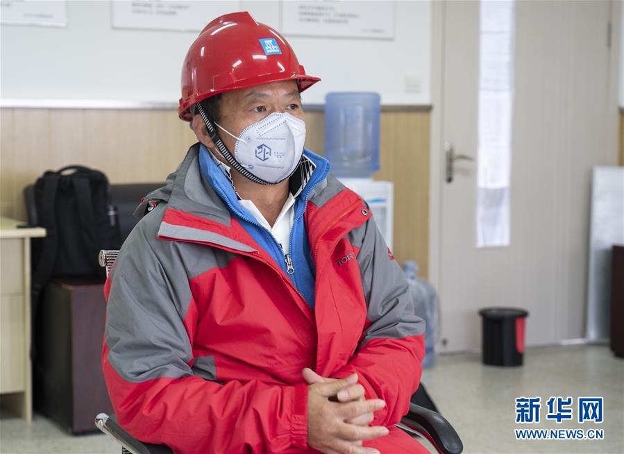 (新華全媒頭條·圖文互動(dòng))(14)致敬“沉默的英雄”——記武漢火神山雷神山醫(yī)院的建設(shè)者