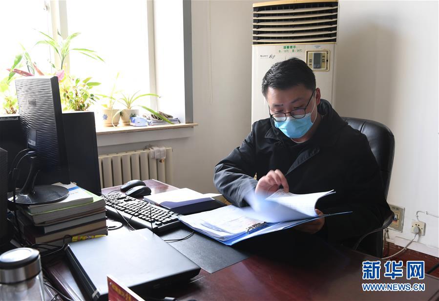 （一線抗疫群英譜&middot;圖文互動(dòng)）（2）&ldquo;再年輕，也要學(xué)做頂梁柱&rdquo;&mdash;&mdash;記&ldquo;95后&rdquo;干警李文超