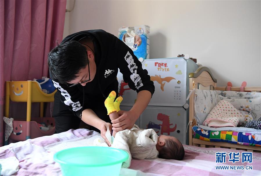 （一線抗疫群英譜&middot;圖文互動(dòng)）（3）&ldquo;再年輕，也要學(xué)做頂梁柱&rdquo;&mdash;&mdash;記&ldquo;95后&rdquo;干警李文超