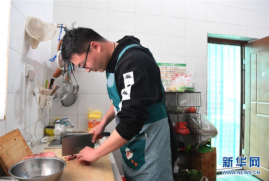 （一線抗疫群英譜&middot;圖文互動(dòng)）（4）&ldquo;再年輕，也要學(xué)做頂梁柱&rdquo;&mdash;&mdash;記&ldquo;95后&rdquo;干警李文超