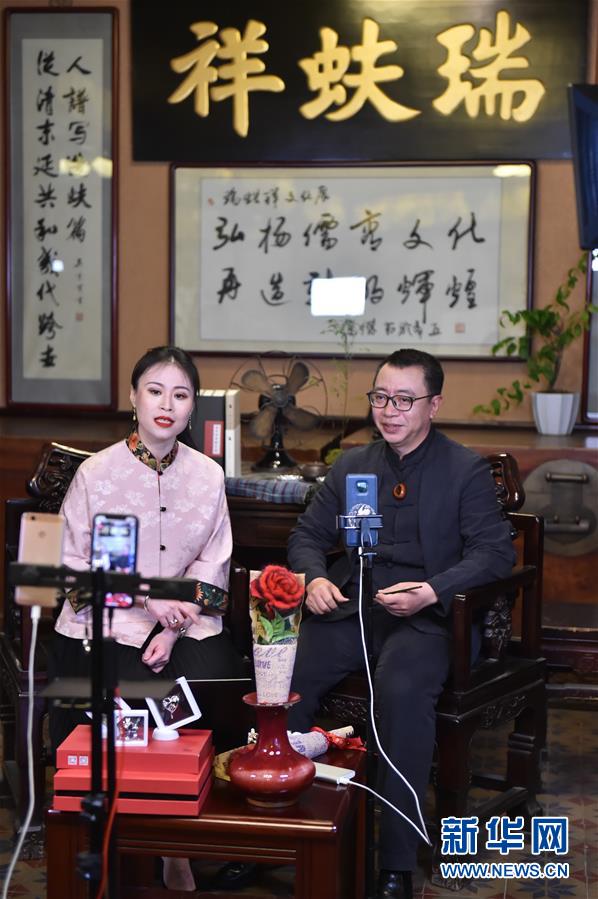 （圖文互動）（3）京城老字號&ldquo;試水&rdquo;網(wǎng)絡直播 探索非遺&ldquo;活態(tài)&rdquo;傳承
