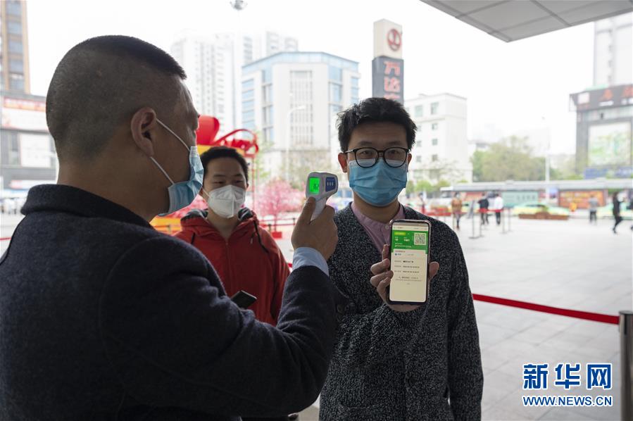 (在習(xí)近平新時(shí)代中國(guó)特色社會(huì)主義思想指引下——新時(shí)代新作為新篇章·習(xí)近平總書(shū)記關(guān)切事·圖文互動(dòng))(6)讓城市更聰明 讓經(jīng)濟(jì)更智慧——各地加快形成數(shù)字新動(dòng)能促經(jīng)濟(jì)社會(huì)行穩(wěn)致遠(yuǎn)